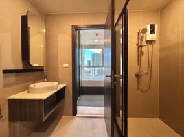 1 Bedroom Condo for rent at XT Huaikhwang, Din Daeng, Din Daeng