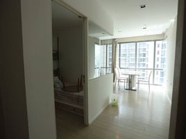 2 Schlafzimmer Appartement zu vermieten im The Room Sukhumvit 21, Khlong Toei Nuea