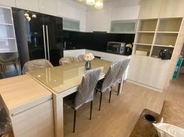 2 спален Кондо в аренду в Klass Silom Condo, Si Lom, Банг Рак