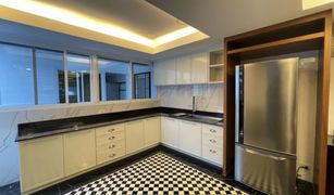 4 Bedrooms Townhouse for sale in Khlong Tan Nuea, Bangkok 