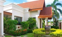 Фото 2 of the Communal Garden Area at Cherng Lay Villas and Condominium