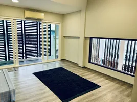 3 спален Дом for rent in Щаттхана, Бангкок, Khlong Tan Nuea, Щаттхана