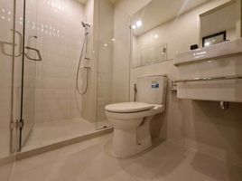 1 Bedroom Condo for rent at Royce Private Residences, Khlong Toei Nuea