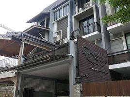 3 Bedroom Townhouse for sale at Areeya Mandarina Sukhumvit 77, Suan Luang, Suan Luang