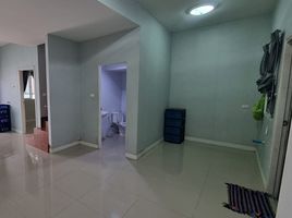 4 Schlafzimmer Reihenhaus zu vermieten im Lio Phetkasem 81, Suan Luang, Krathum Baen, Samut Sakhon