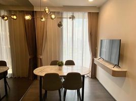 2 Schlafzimmer Wohnung zu vermieten im Oka Haus, Khlong Tan