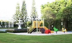 Fotos 3 of the Outdoor Kids Zone at Golden Town Charoen Muang - Superhighway