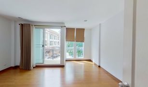 3 Bedrooms Townhouse for sale in Bang Kho, Bangkok Baan Klang Muang Sathon-Taksin 2