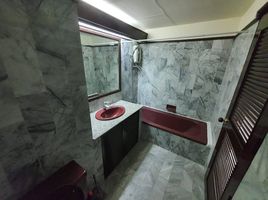 2 Schlafzimmer Wohnung zu vermieten im Supalai Place, Khlong Tan Nuea