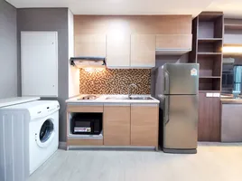 1 Schlafzimmer Wohnung zu verkaufen im Le Luk Condominium, Phra Khanong Nuea