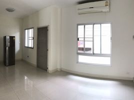 3 Schlafzimmer Reihenhaus zu verkaufen im Vista Avenue Petchkasem 81, Nong Khaem, Nong Khaem
