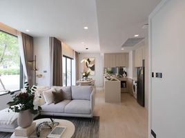 2 Bedroom Condo for sale at Reference Sathorn - Wongwianyai, Samre, Thon Buri