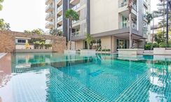 Photo 3 of the Communal Pool at Richmond Hills Residence Thonglor 25