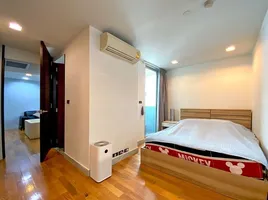 1 Bedroom Condo for rent at Quad Silom, Si Lom