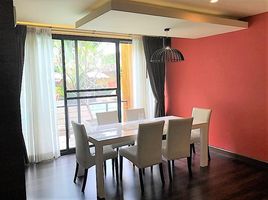 2 Schlafzimmer Appartement zu vermieten im S.S. Surindra Mansion, Khlong Tan Nuea