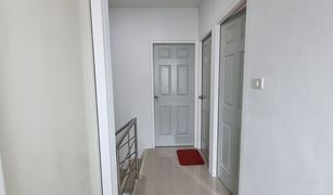 Phraeksa Mai, Samut Prakan Fuengfah Villa 17 Phase 1,2,3 တွင် 3 အိပ်ခန်းများ တိုက်တန်း ရောင်းရန်အတွက်