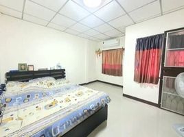 2 Bedroom Townhouse for sale at Chat Narong Place, Phraeksa