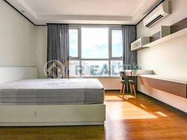 4 Schlafzimmer Appartement zu vermieten im ខុនដូរសម្រាប់ជួល / Condo for Rent, Tonle Basak, Chamkar Mon, Phnom Penh, Kambodscha