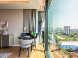 1 Bedroom Apartment for rent at Sindhorn Tonson , Lumphini