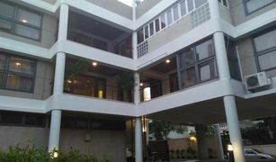 4 Bedrooms House for sale in Khlong Toei Nuea, Bangkok 
