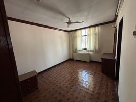 3 спален Квартира в аренду в Rishi Court, Khlong Toei Nuea