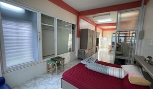 2 Bedrooms Townhouse for sale in Bang Phlat, Bangkok 