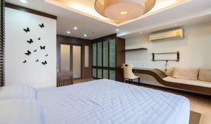 1 Bedroom Condo for sale in Si Lom, Bangkok State Tower Condominium