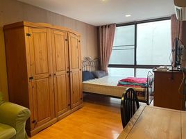 1 Bedroom Condo for rent at XVI The Sixteenth Condominium, Khlong Toei