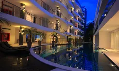 Фото 2 of the Communal Pool at Sunset Plaza Condominium