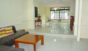 3 chambres Maison a vendre à Khlong Toei Nuea, Bangkok Moo Baan Chicha Castle
