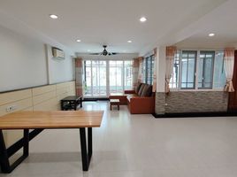 3 Schlafzimmer Reihenhaus zu vermieten in Sofitel Bangkok Sukhumvit Hotel, Khlong Toei Nuea, Khlong Toei Nuea
