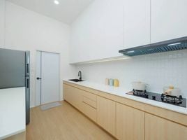 3 спален Таунхаус на продажу в Modern Life Japane Phuket, Si Sunthon