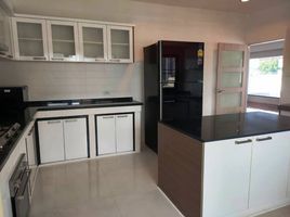 4 Bedroom Apartment for rent at Cosmo Villa, Khlong Toei