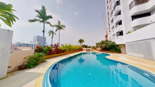 3D视图 of the Communal Pool at J.C. Tower