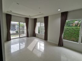 3 Schlafzimmer Villa zu verkaufen im The Centro Sukhumvit 113, Samrong Nuea