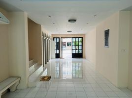 3 Bedroom Townhouse for rent at Moo Baan Chicha Castle, Khlong Toei Nuea