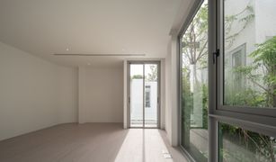 3 Bedrooms House for sale in Hua Mak, Bangkok ARQ10