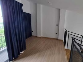 4 Schlafzimmer Reihenhaus zu vermieten in Si Rat MRT, Khlong Kluea, 