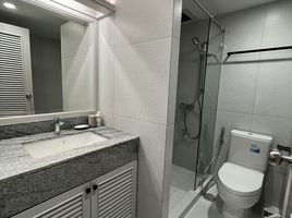 1 Bedroom Condo for rent at Baan Na Varang, Lumphini, Pathum Wan