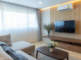 2 Bedroom Condo for sale at The Lake Condominium, Khlong Kluea