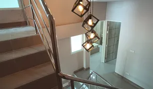 Таунхаус, 4 спальни на продажу в Nai Mueang, Кхонкен Everest Townhome Khon Kaen