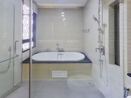 2 Bedroom Condo for rent at Klass Langsuan, Lumphini