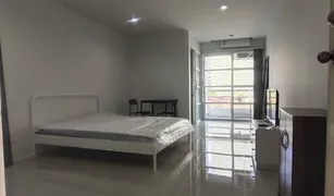 Studio Condo for sale in Chomphon, Bangkok Hope and Guy Condo Town