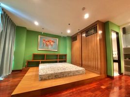 2 Bedroom Apartment for rent at Urbana Langsuan, Lumphini