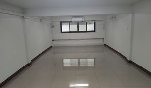 2 Bedrooms Townhouse for sale in Khlong Chaokhun Sing, Bangkok 