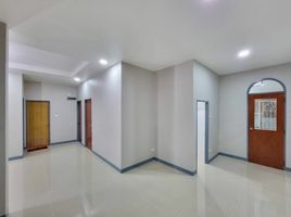 3 спален Дом на продажу в Kittiyarak 5 Village, Sai Noi