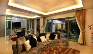 3 Schlafzimmern Villa zu verkaufen in Chalong, Phuket Chalong Miracle Lakeview