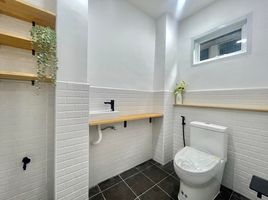 2 спален Таунхаус for sale in Hua Mak, Банг Капи, Hua Mak