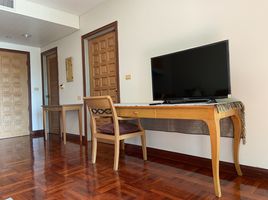 1 Bedroom Apartment for rent at Baan Somthavil, Lumphini