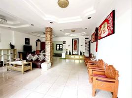 6 Bedroom House for sale in Mae Faek, San Sai, Mae Faek